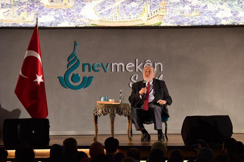 İlber Ortaylıdan izdihama neden olan gençlere fırça