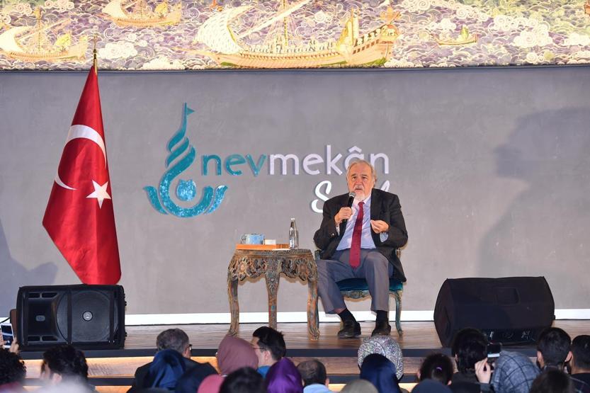 İlber Ortaylıdan izdihama neden olan gençlere fırça