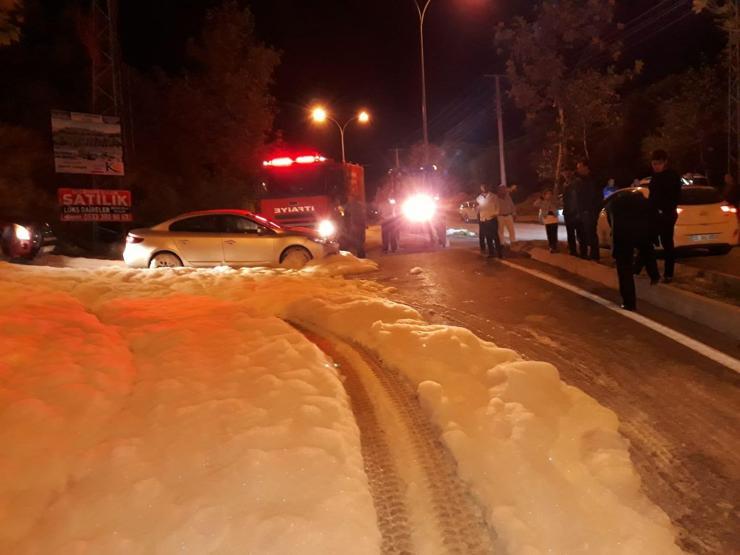 Caddeye dolan köpük, tedirginliğe neden oldu