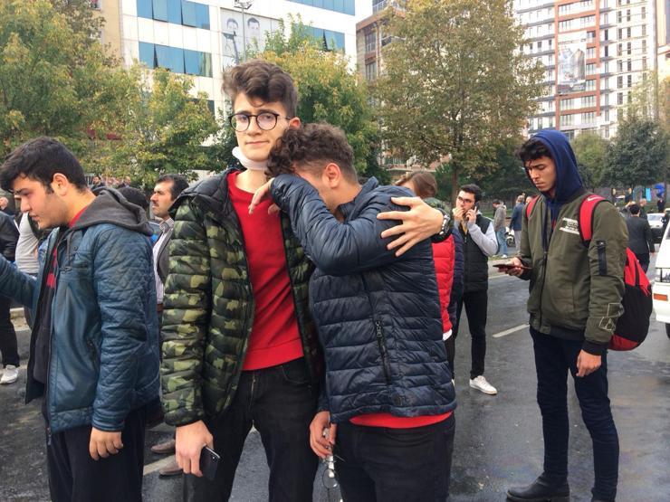 Kağıthanede yurt binası yıkımı gerginliği