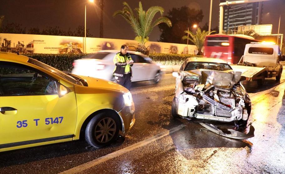 İzmirde zincirleme trafik kazası: 9 yaralı