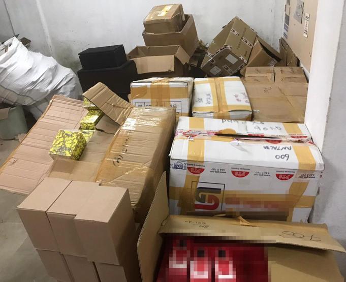 Antalyada 17 bin gümrük kaçağı parfüm ele geçirildi