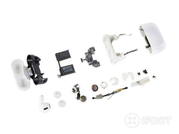 AirPods Pro parçalarına ayrıldı
