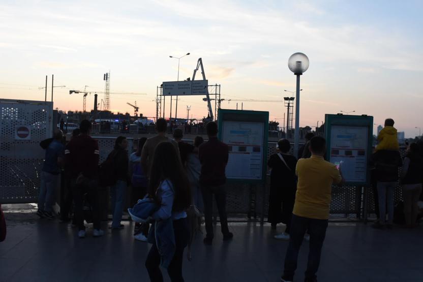 İzmirde intihar girişimi Para verip indirmeye çalıştılar