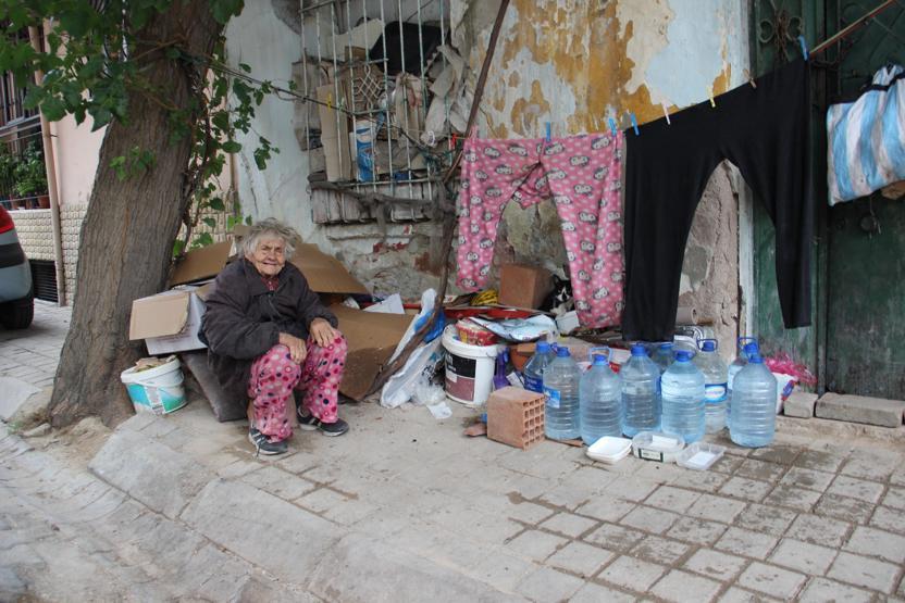 81 yaşında sokaklarda yaşıyor