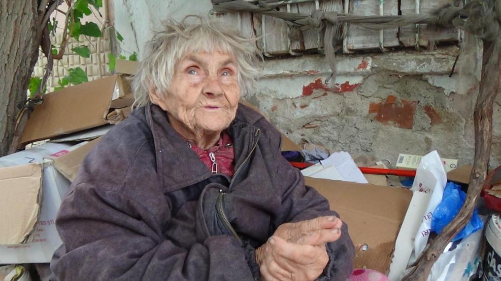 81 yaşında sokaklarda yaşıyor