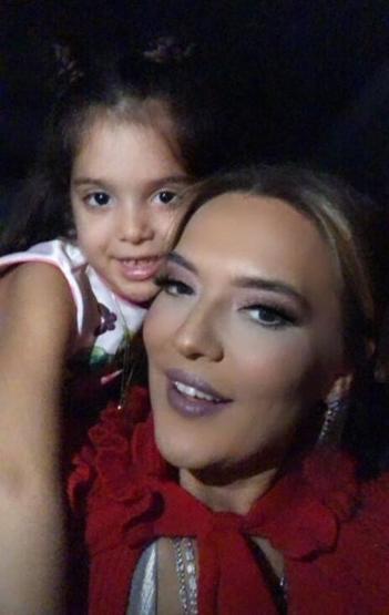 Demet Akalın ve Okan Kurtun 8. yıl kutlamasına yıldız yağdı