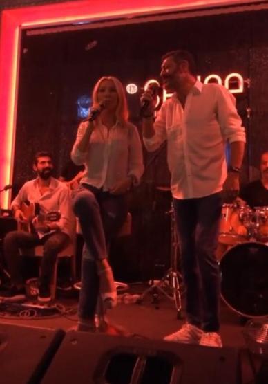 Demet Akalın ve Okan Kurtun 8. yıl kutlamasına yıldız yağdı