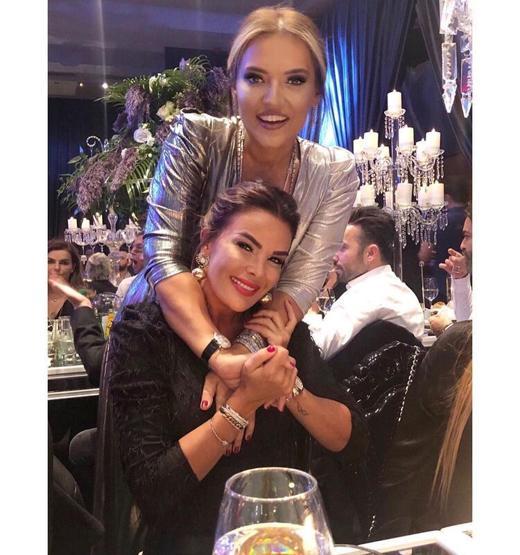 Demet Akalın ve Okan Kurtun 8. yıl kutlamasına yıldız yağdı