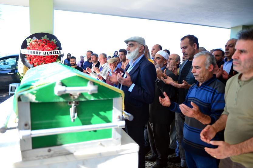 Haluk Leventin annesi son yolculuğuna uğurlandı