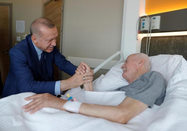Erdoğan, hastanedeki eski Adalet Bakanı Kazanı ziyaret etti