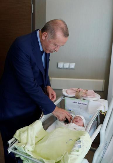 Erdoğan, hastanedeki eski Adalet Bakanı Kazanı ziyaret etti