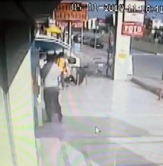 Gaspçıyı uçan tekmeyle düşürüp parasını kurtardı