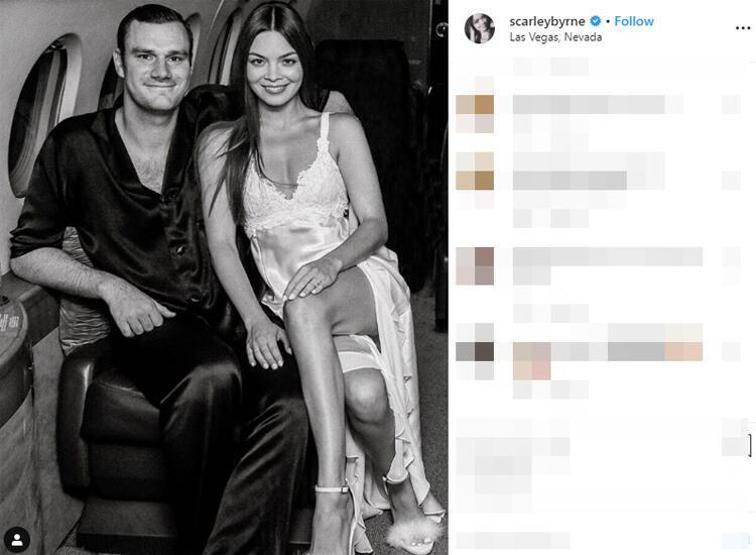 Cooper Hefner ile Scarlett Byrne evlendi