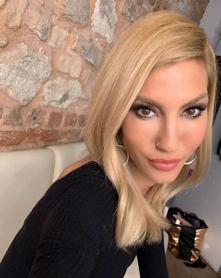 Çağla Şıkel hastaneye kaldırıldı
