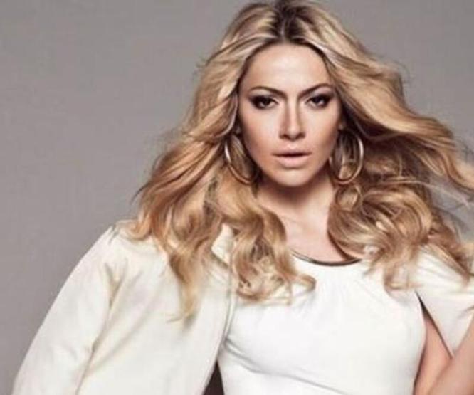 Hadise minik hayranının çağrısına kayıtsız kalmadı
