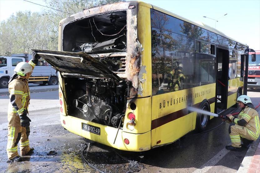 Halk otobüsünde korkutan yangın