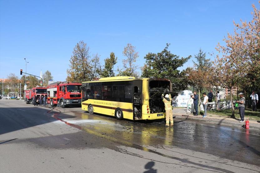 Halk otobüsünde korkutan yangın