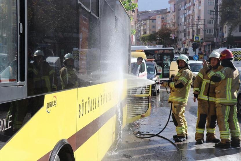 Halk otobüsünde korkutan yangın