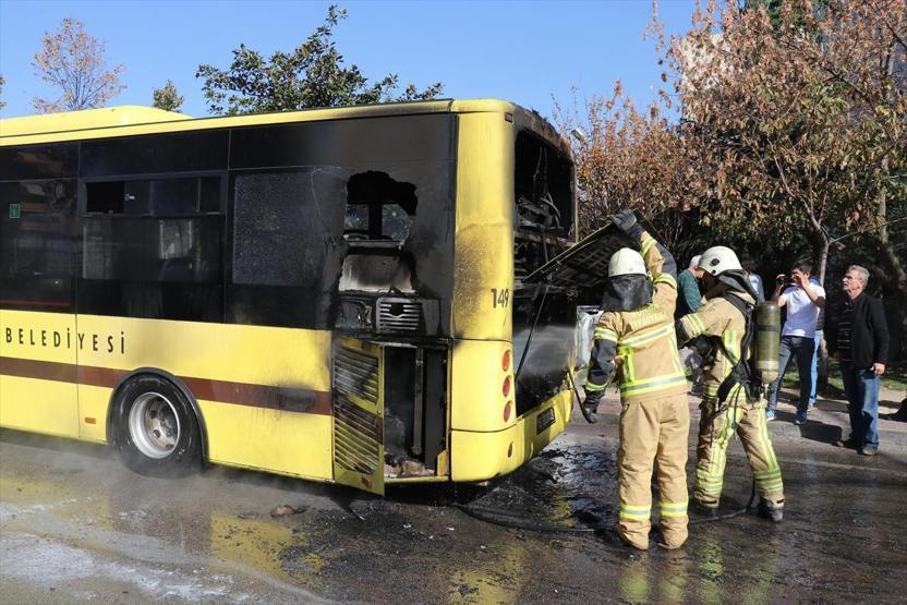 Halk otobüsünde korkutan yangın