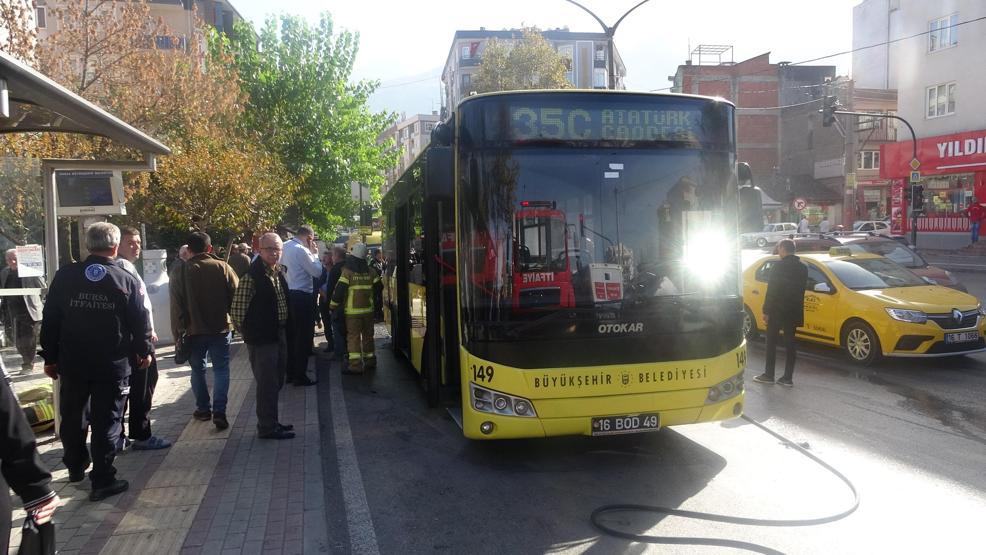 Halk otobüsünde korkutan yangın