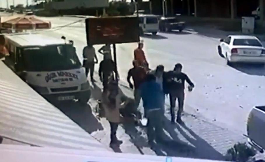 Kazaya neden oldu, yaralıya yardım etmek yerine telefonuyla konuştu