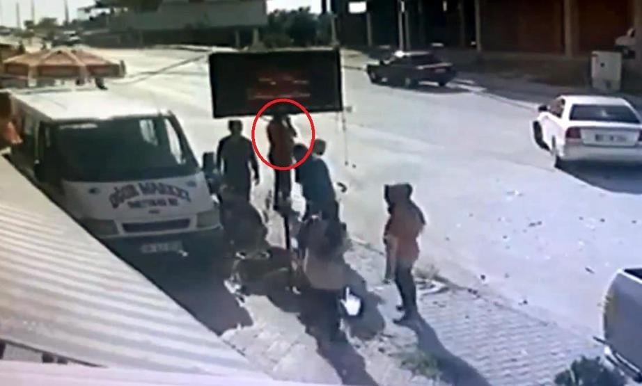 Kazaya neden oldu, yaralıya yardım etmek yerine telefonuyla konuştu