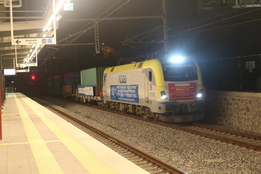 Çinden Avrupaya giden ilk yük treni Marmaraydan geçti