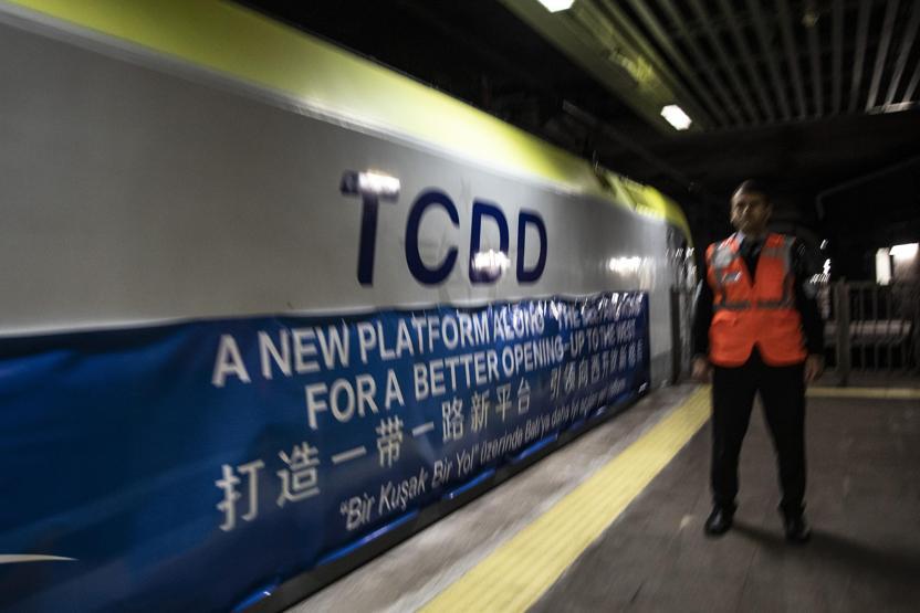 Çinden Avrupaya giden ilk yük treni Marmaraydan geçti