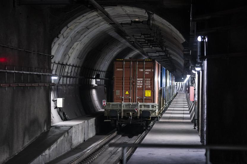Çinden Avrupaya giden ilk yük treni Marmaraydan geçti