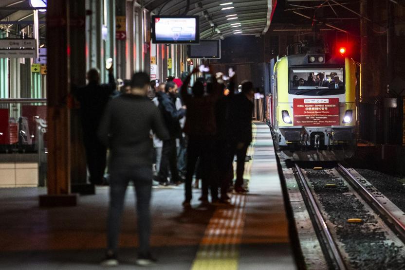 Çinden Avrupaya giden ilk yük treni Marmaraydan geçti