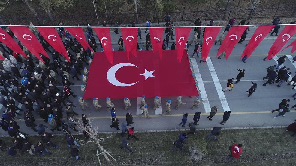 Erzurum ecdadına saygı için yürüdü