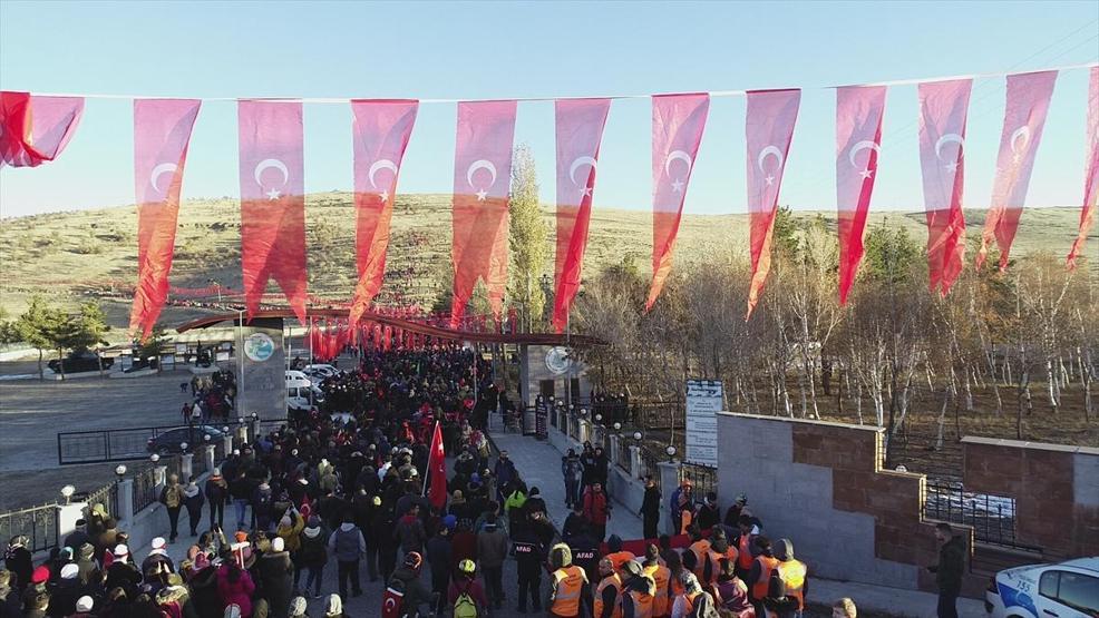 Erzurum ecdadına saygı için yürüdü