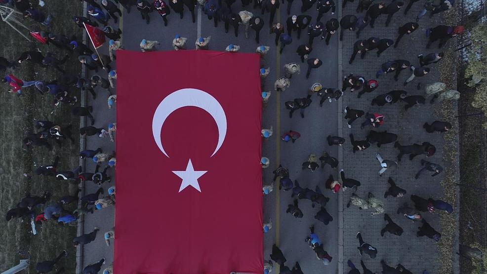 Erzurum ecdadına saygı için yürüdü