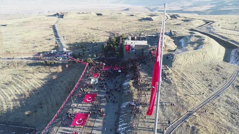 Erzurum ecdadına saygı için yürüdü