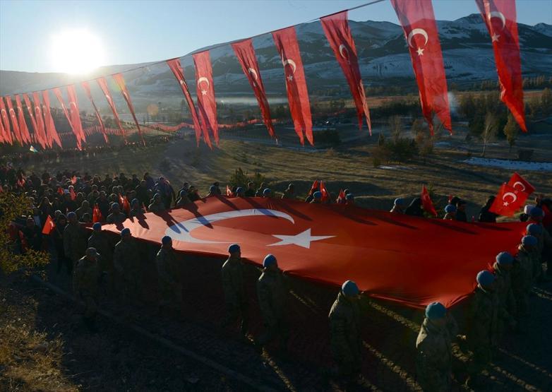 Erzurum ecdadına saygı için yürüdü