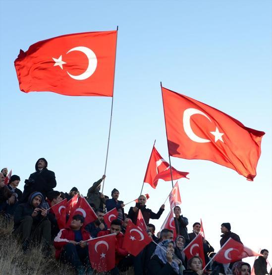 Erzurum ecdadına saygı için yürüdü