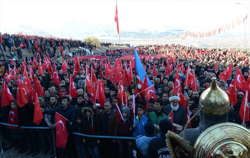 Erzurum ecdadına saygı için yürüdü