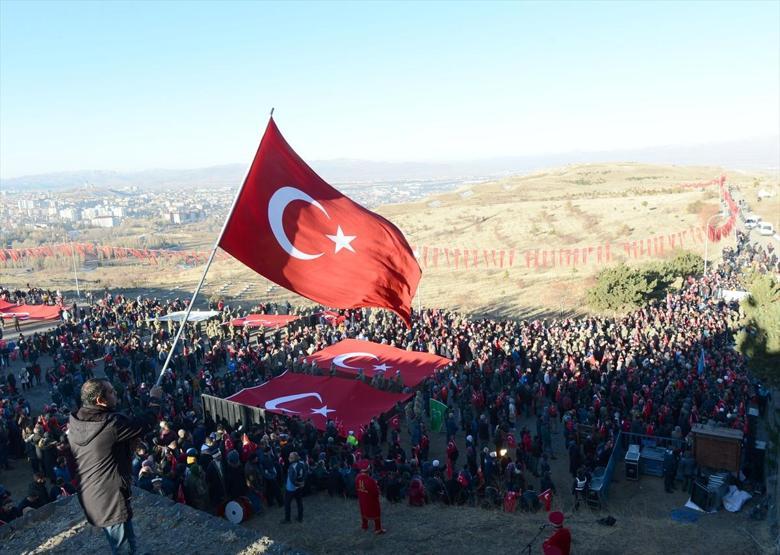 Erzurum ecdadına saygı için yürüdü