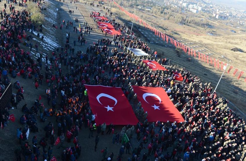 Erzurum ecdadına saygı için yürüdü
