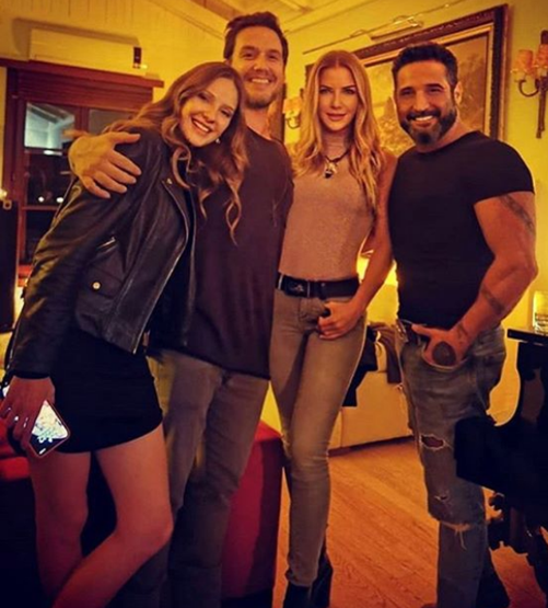 Mithat Can yeni yaşını sevgilisi ve annesi ile kutladı