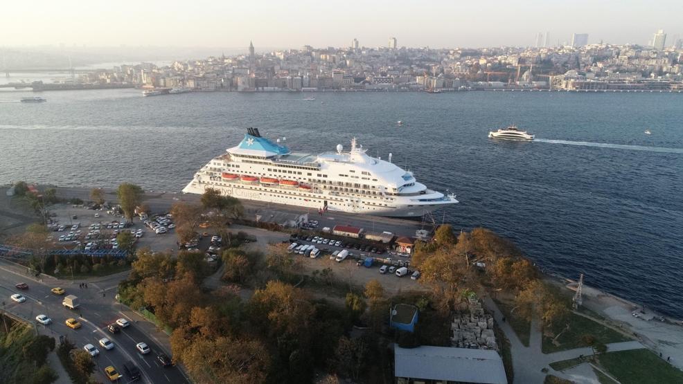 Peş peşe geliyorlar... Tarihi Yarımadaya yanaştı