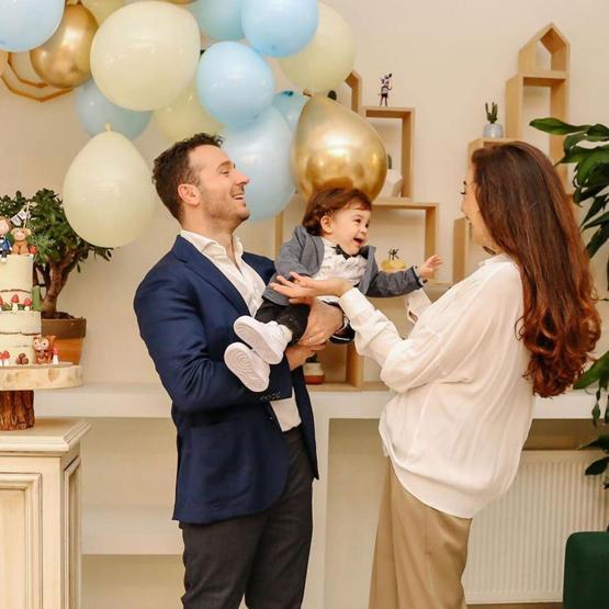 Azra Akın ve Atakan Korunun oğlu Demir bir yaşında