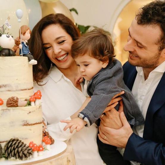 Azra Akın ve Atakan Korunun oğlu Demir bir yaşında