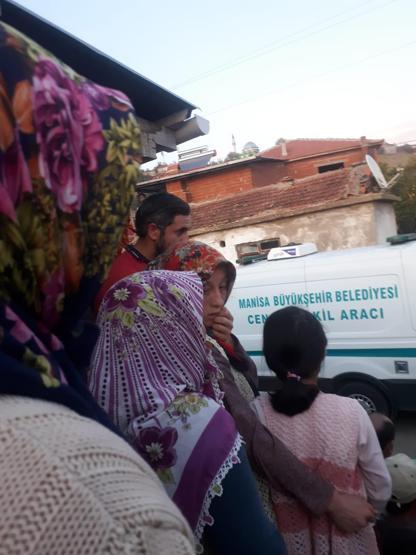 Yaşlı çift ve torunları sobadan sızan gazdan zehirlenerek, öldü