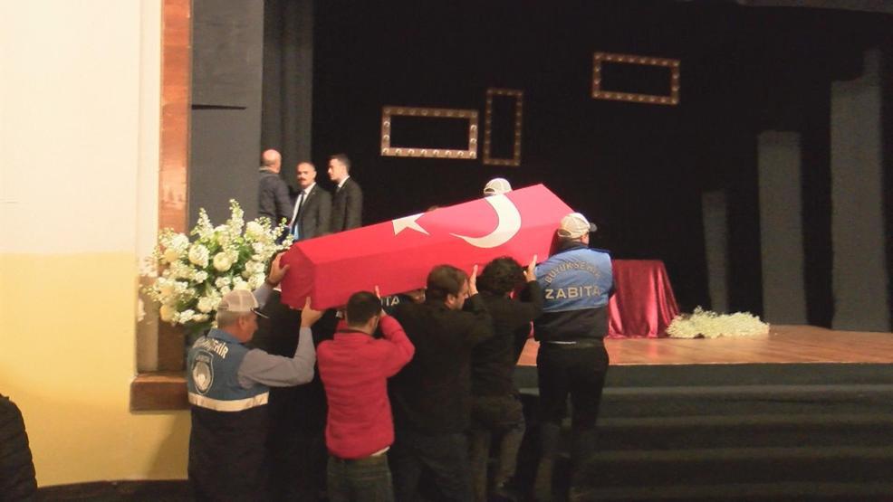 Yıldız Kenterin cenazesi Kenter Tiyatrosuna getirildi