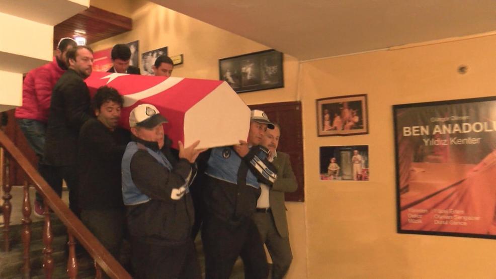 Yıldız Kenterin cenazesi Kenter Tiyatrosuna getirildi