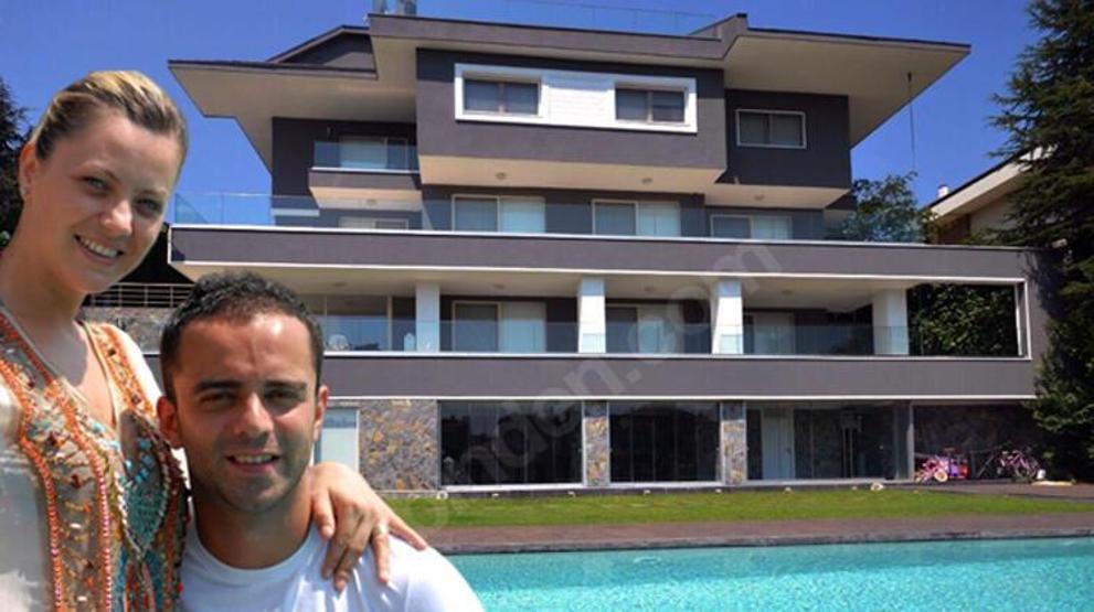 Semih Şentürk ve eşi Pınar Şentürk villalarını satıyorlar