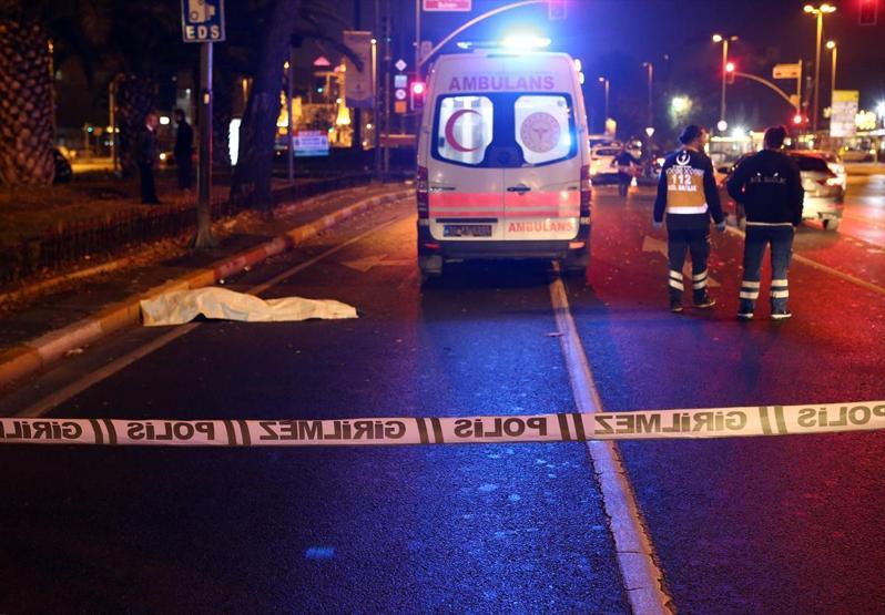İstanbulda feci kaza: Cipin çarptığı yaya hayatını kaybetti
