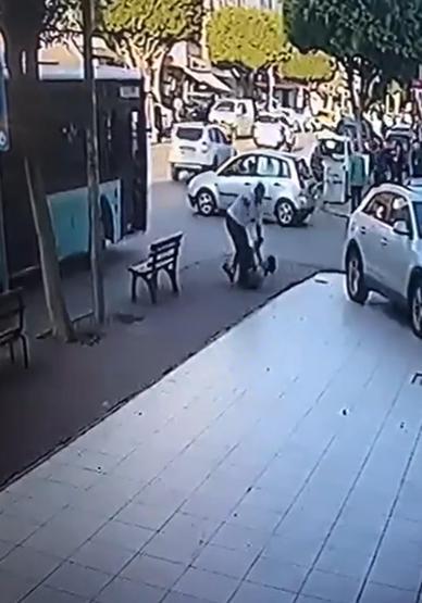 Otobüs şoförü çocuğu dövdü, esnaf da şoförü